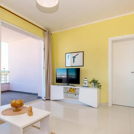 Kairos Apartment *