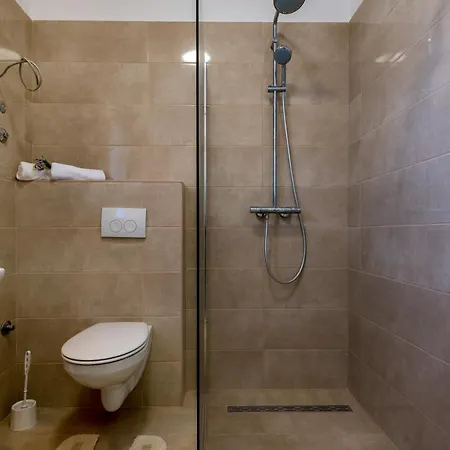 Kairos Apartment *