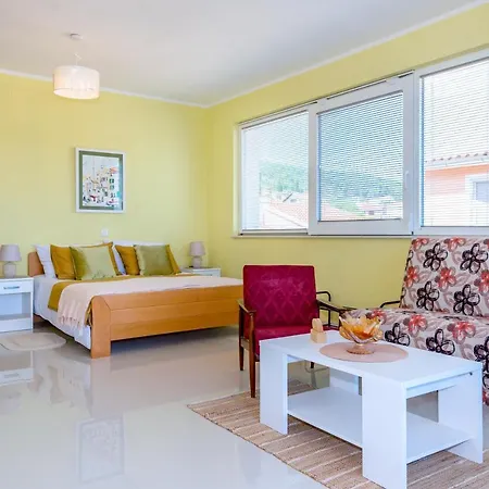 Kairos Apartment *