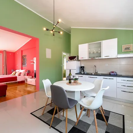 Kairos Apartment