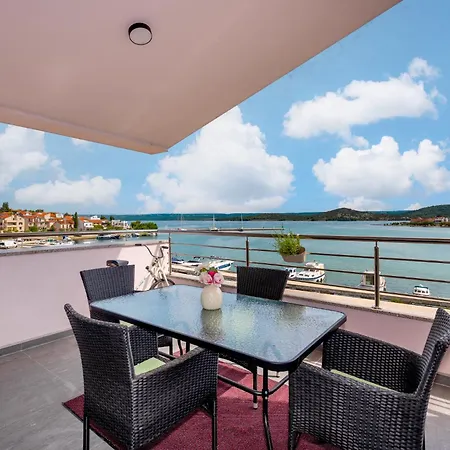 Kairos Apartment