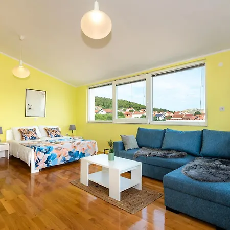 Kairos Apartment